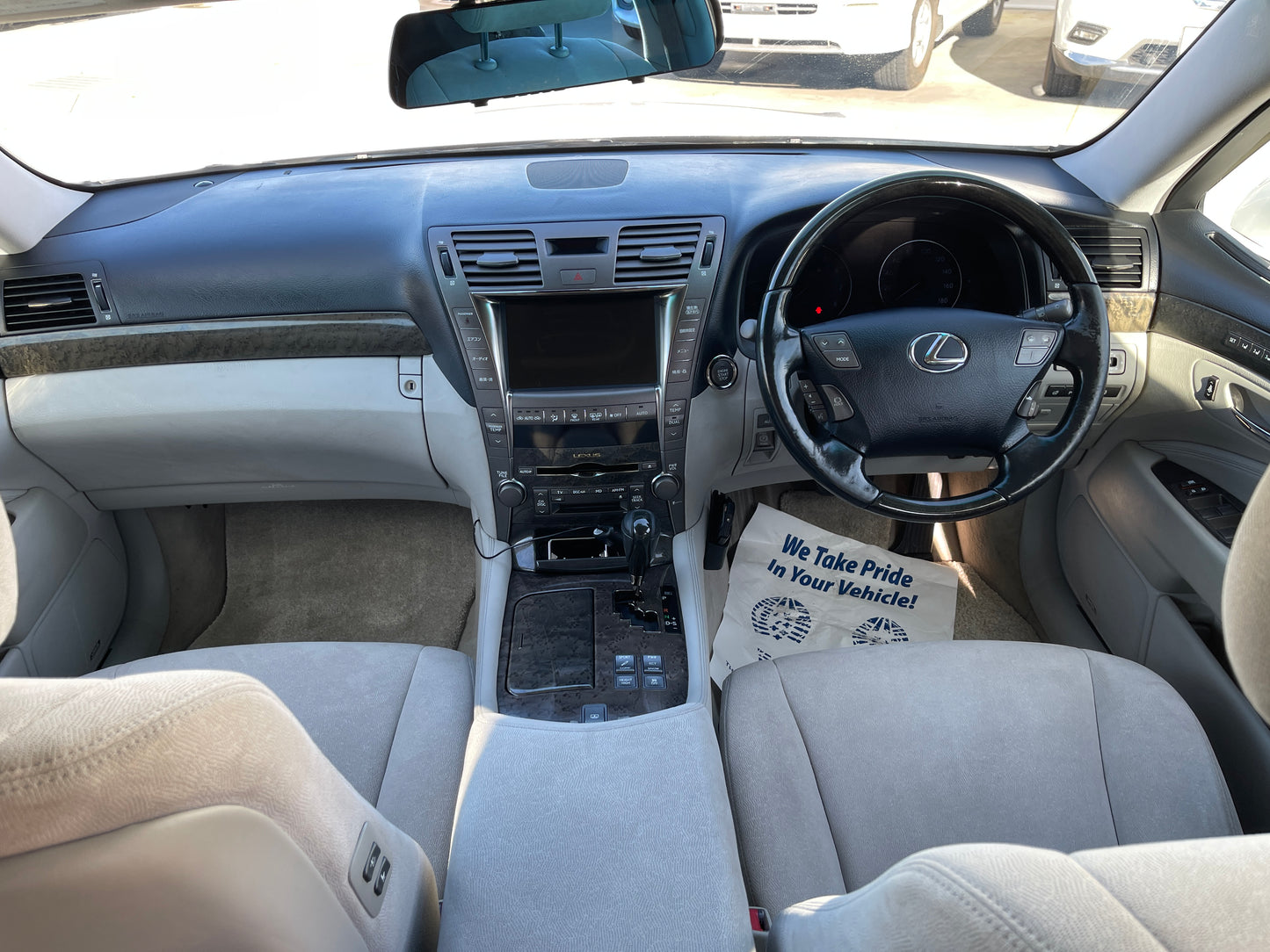 2008 Lexus LS460 AWD V8 4.6L Version C Premium Luxury Sedan, VIN 6ZZ80USF455000737 (#0737)