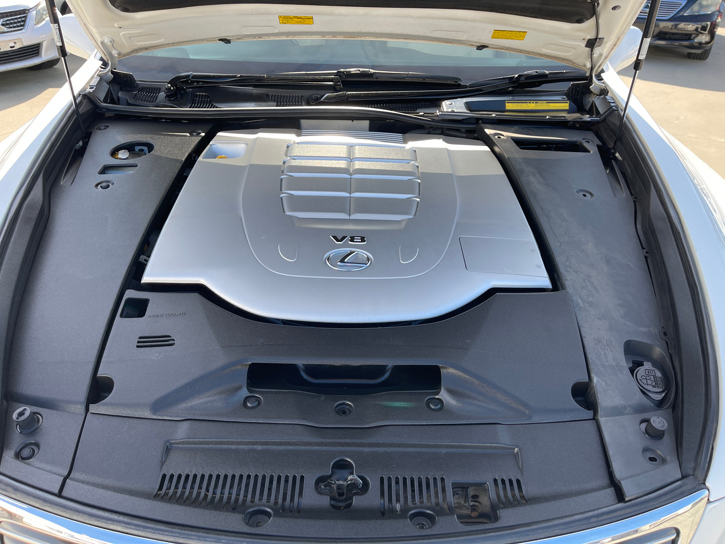 2008 Lexus LS460 AWD V8 4.6L Version C Premium Luxury Sedan, VIN 6ZZ80USF455000737 (#0737)