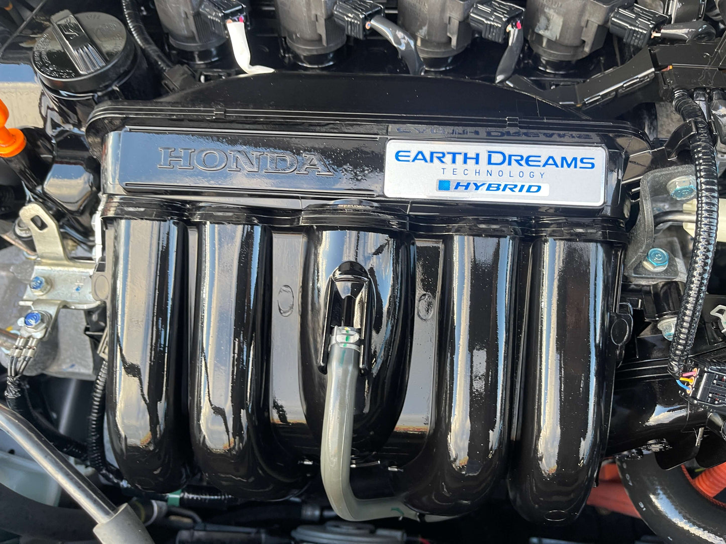 2019 Honda Shuttle 1.5 Hybrid engine detail showcasing Earth Dreams Technology and hybrid components.