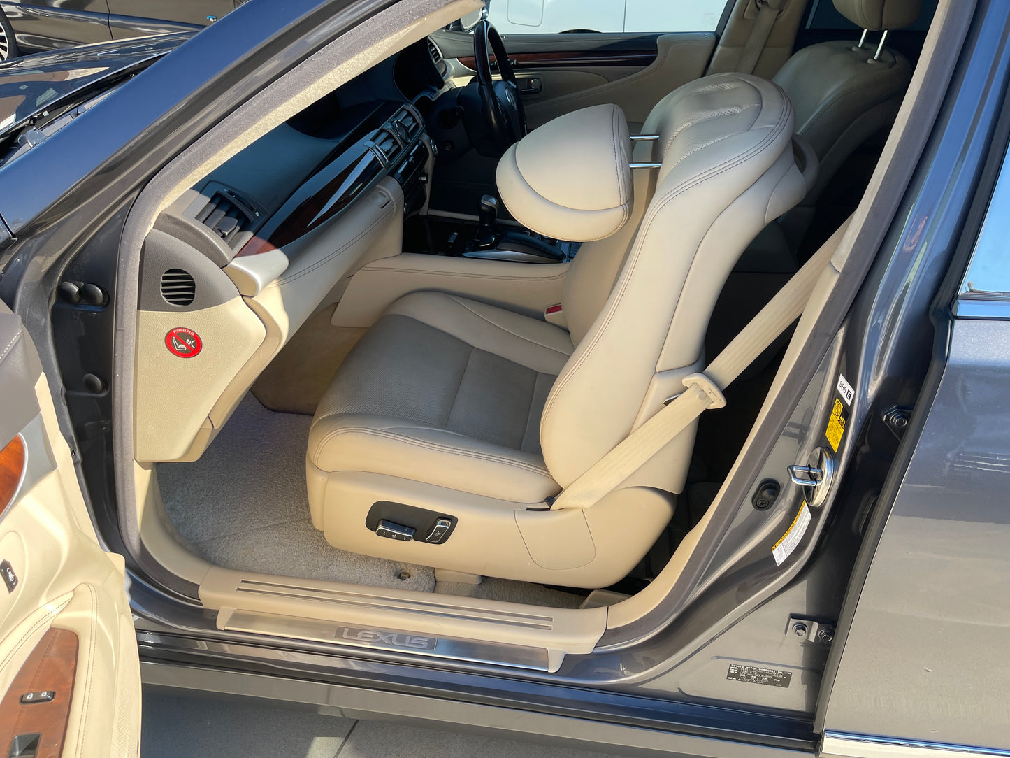 2014 Lexus LS460L AWD V8 4.6L Executive Package 4seats Premium Luxury Sedan, VIN 6ZZE0USF465006488 (#6488)