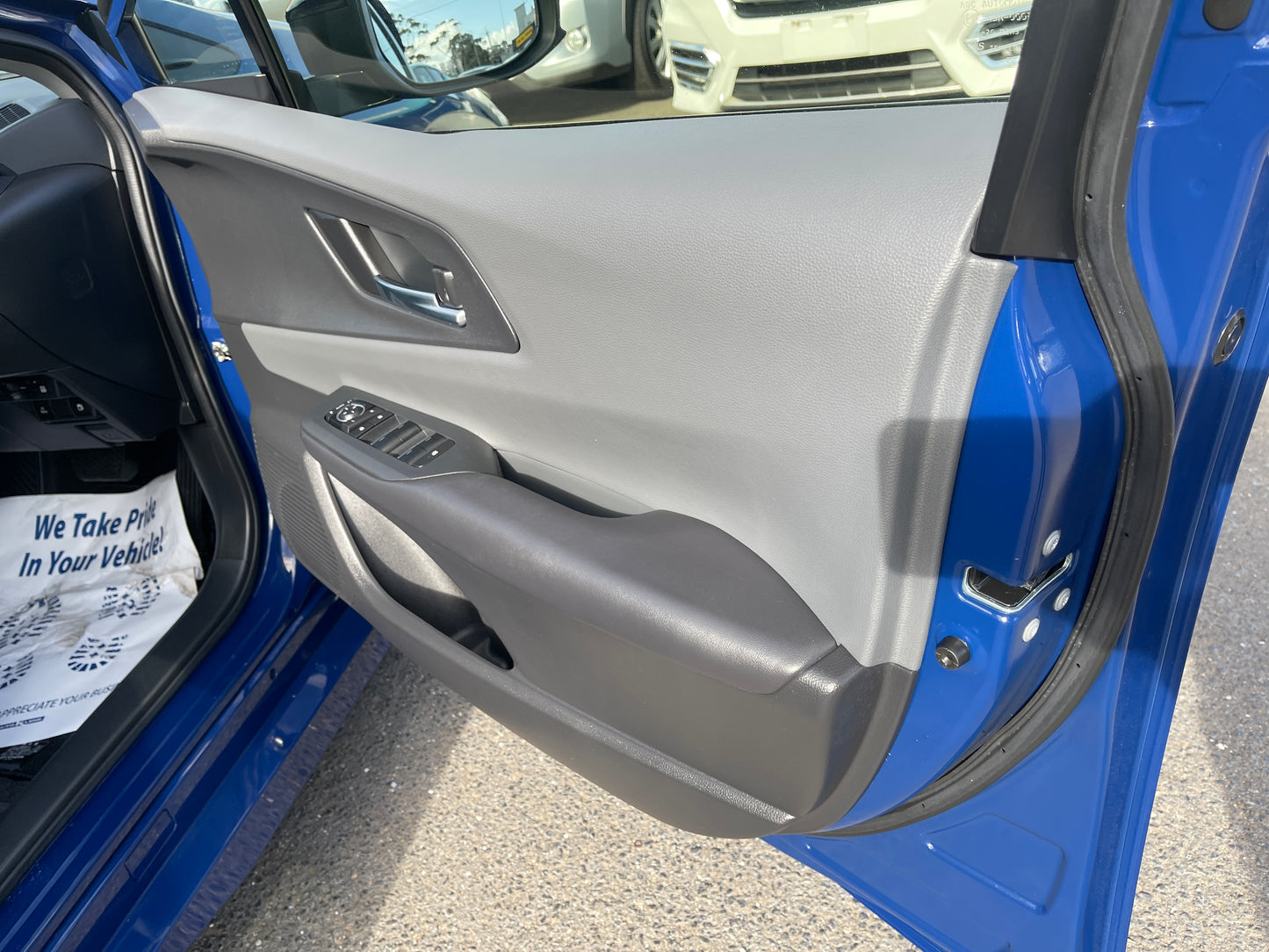 2023 Toyota Prius Hybrid 1.8L U-Edition 5 seater, VIN 6ZZP0ZVW604006802 (#6802)