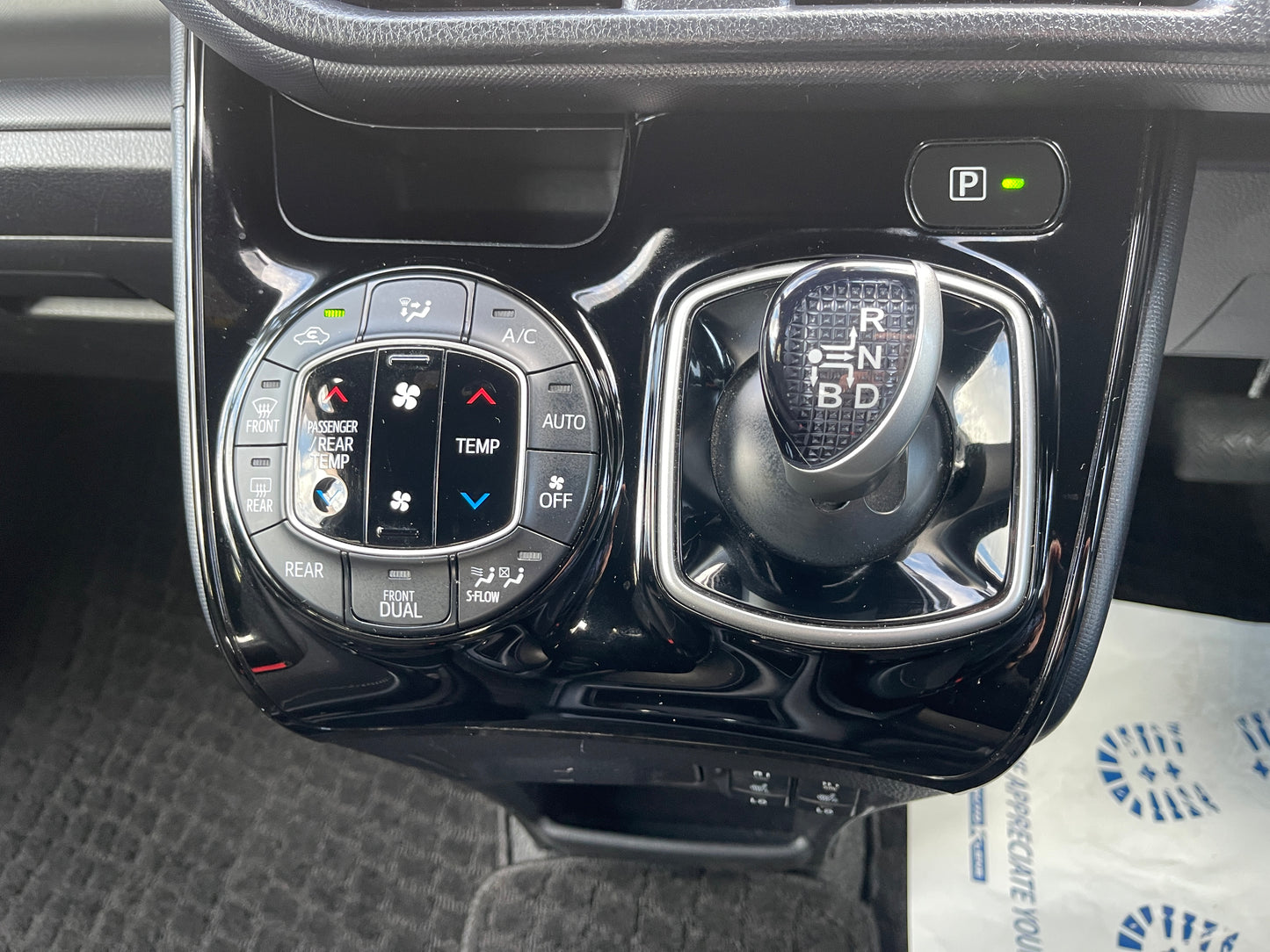2018 Toyota Noah 1.8L Hybrid G Edition 7 seater, VIN 6ZZJ0ZWR800361953 (#1953)