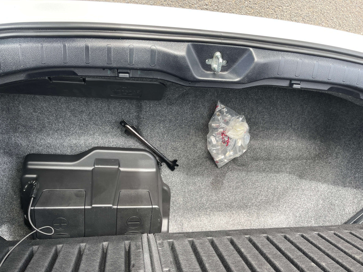 Interior view of the trunk of a 2018 Toyota Noah 1.8L Hybrid showing storage and accessories.