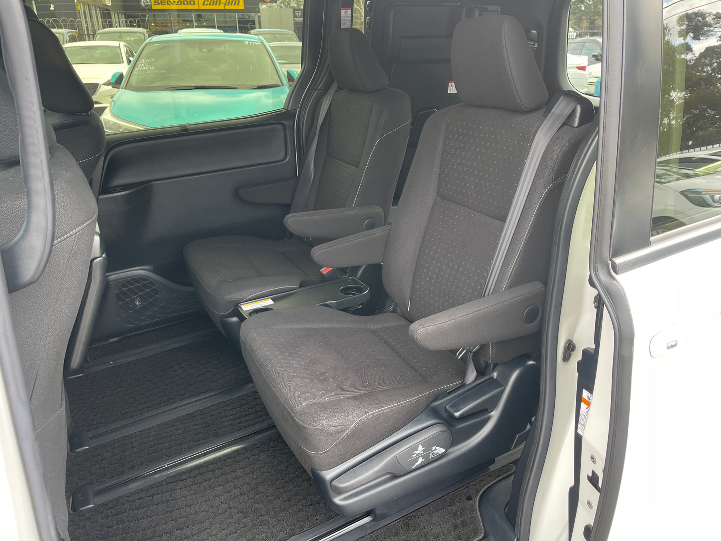 2018 Toyota Noah 1.8L Hybrid G Edition 7 seater, VIN 6ZZJ0ZWR800361953 (#1953)