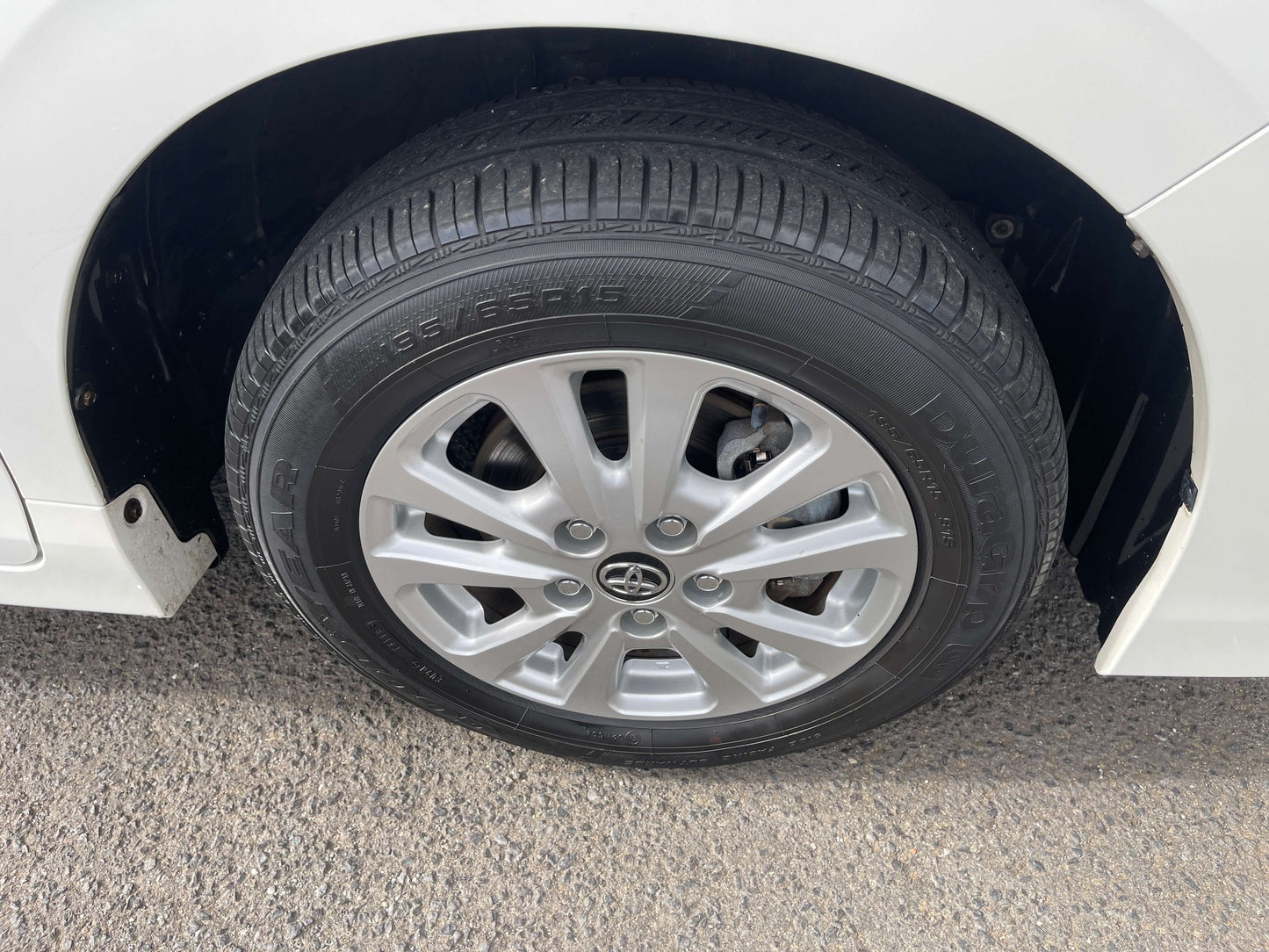 Wheel of 2018 Toyota Noah 1.8L Hybrid G Edition, showing tire tread and alloy rim design.