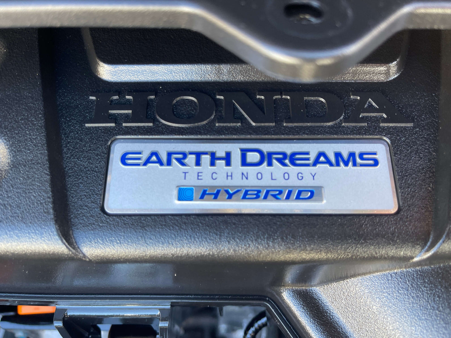 2019 Honda Stepwgn 2.0 Spada Hybrid engine with Earth Dreams Technology badge.