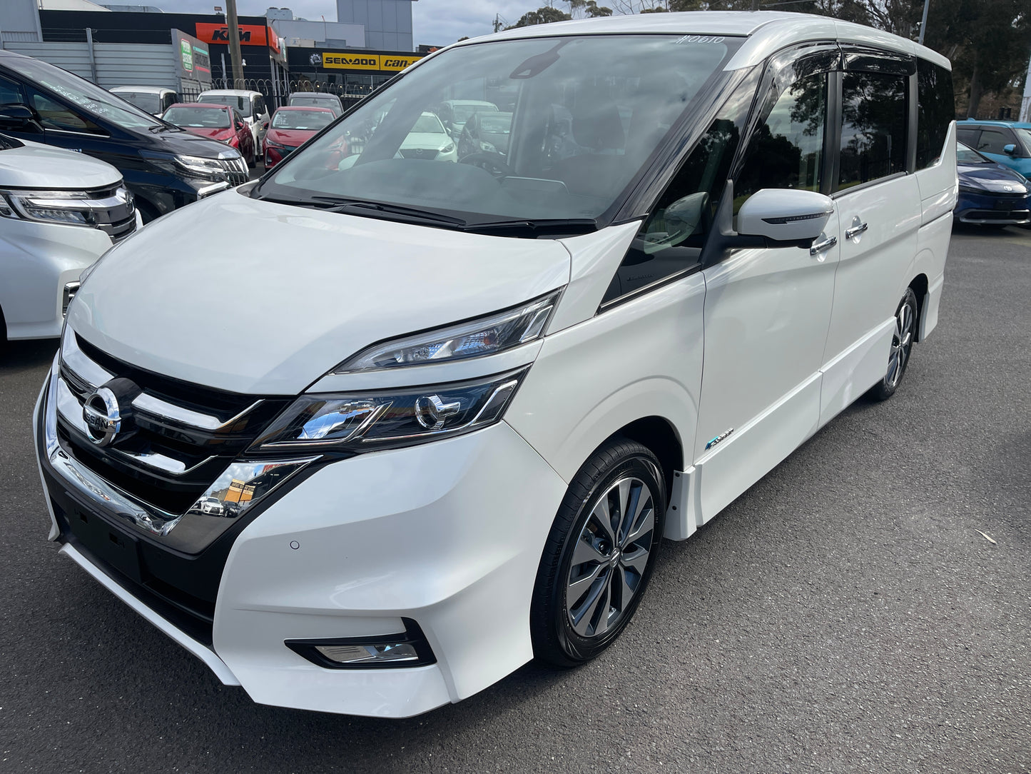 2016 Nissan Serena 2.0L S-Hybrid Highway Star G Edition 8 seats, VIN 6ZZG00GFC27010610 (#0610)