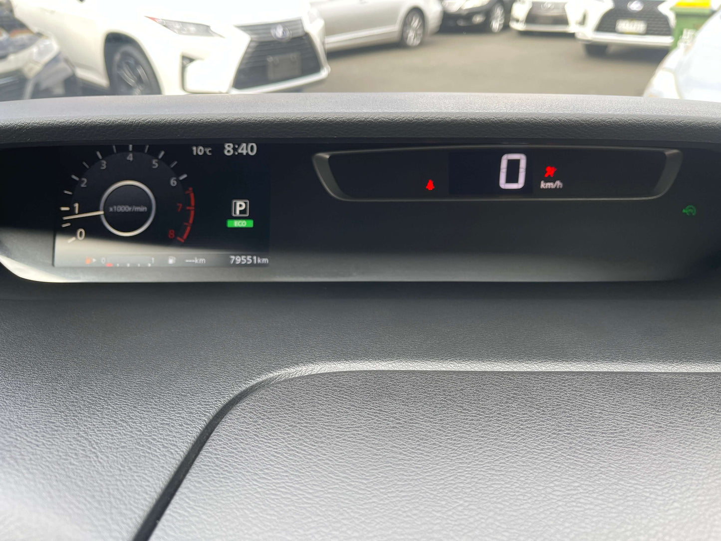 Dashboard display of a 2016 Nissan Serena showing speed, gear position, and mileage of 79551 km.
