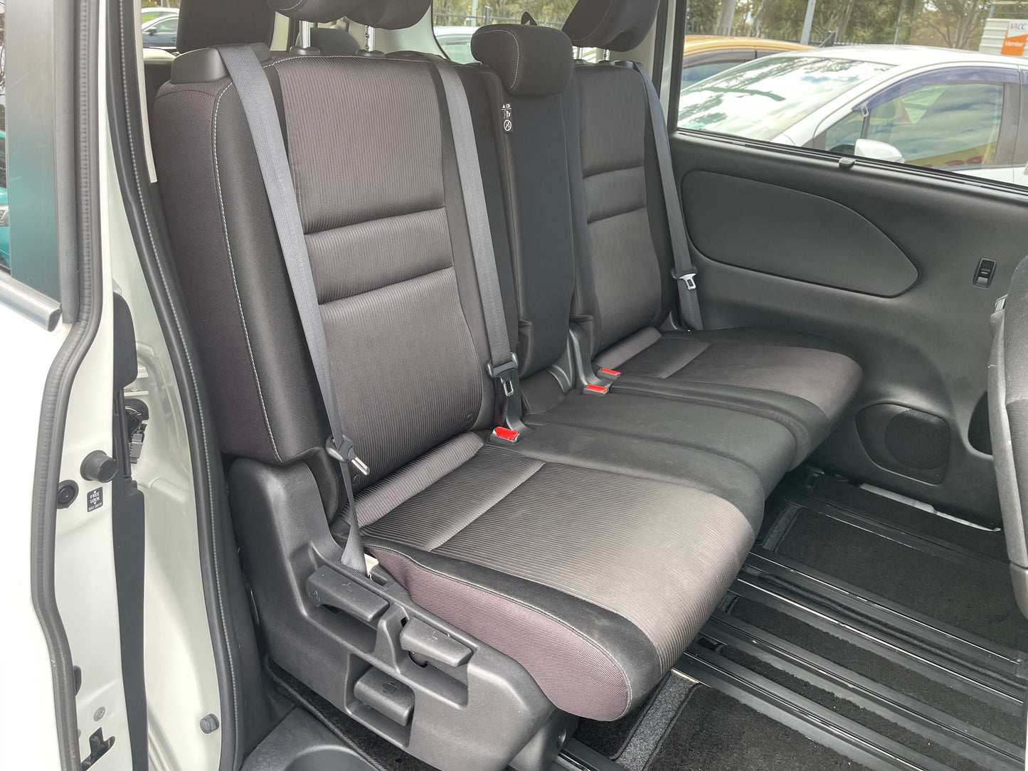 2016 Nissan Serena 2.0L S-Hybrid Highway Star G Edition 8 seats, VIN 6ZZG00GFC27010610 (#0610)