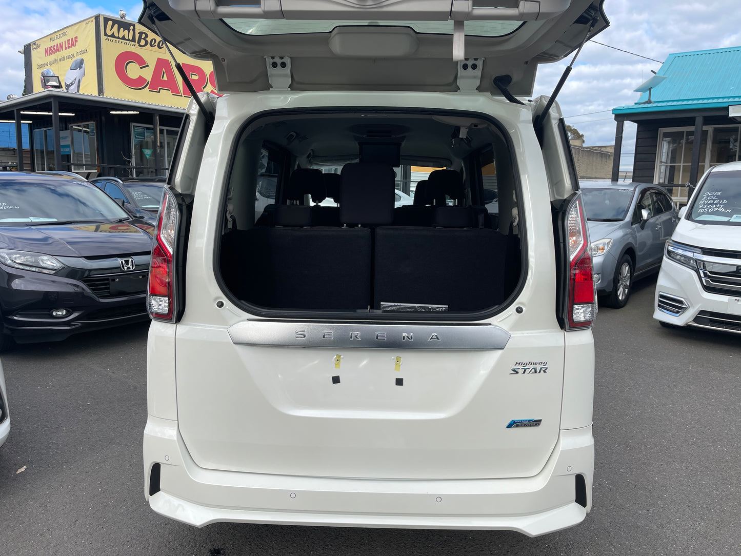 2016 Nissan Serena 2.0L S-Hybrid Highway Star G Edition 8 seats, VIN 6ZZG00GFC27010610 (#0610)