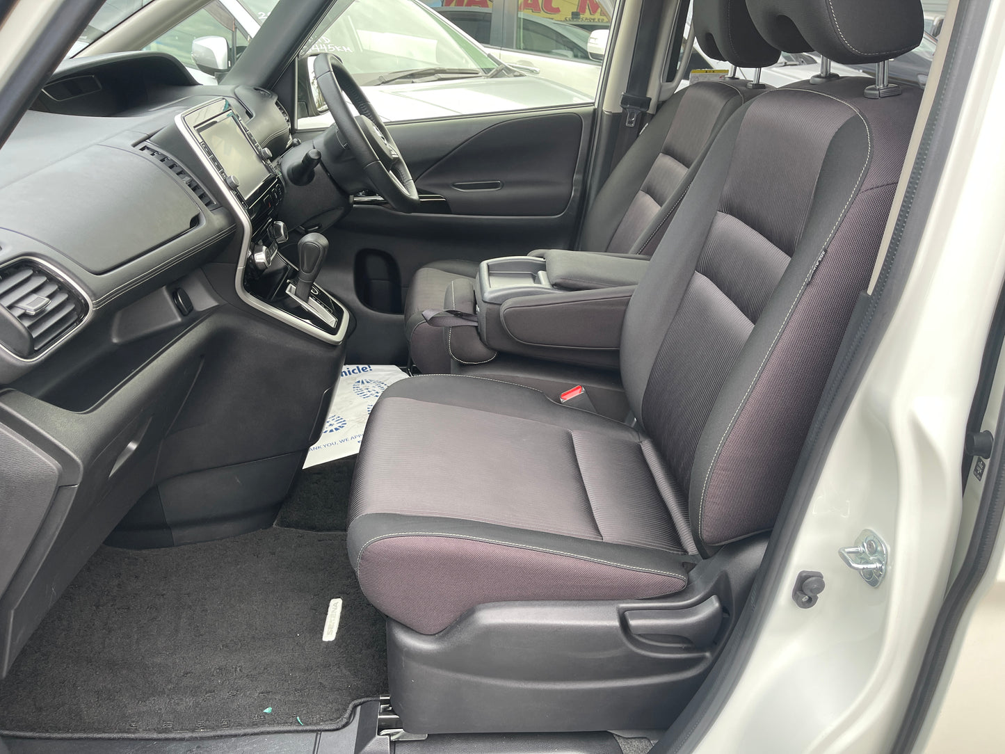 2016 Nissan Serena 2.0L S-Hybrid Highway Star G Edition 8 seats, VIN 6ZZG00GFC27010610 (#0610)