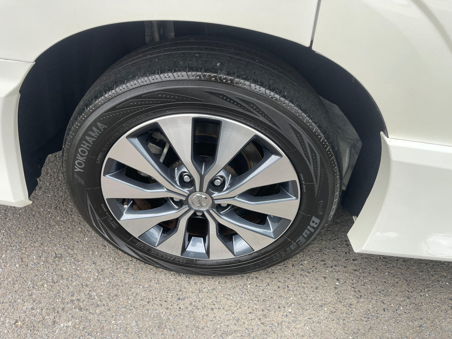 2016 Nissan Serena 2.0L S-Hybrid Highway Star G Edition 8 seats, VIN 6ZZG00GFC27010610 (#0610)
