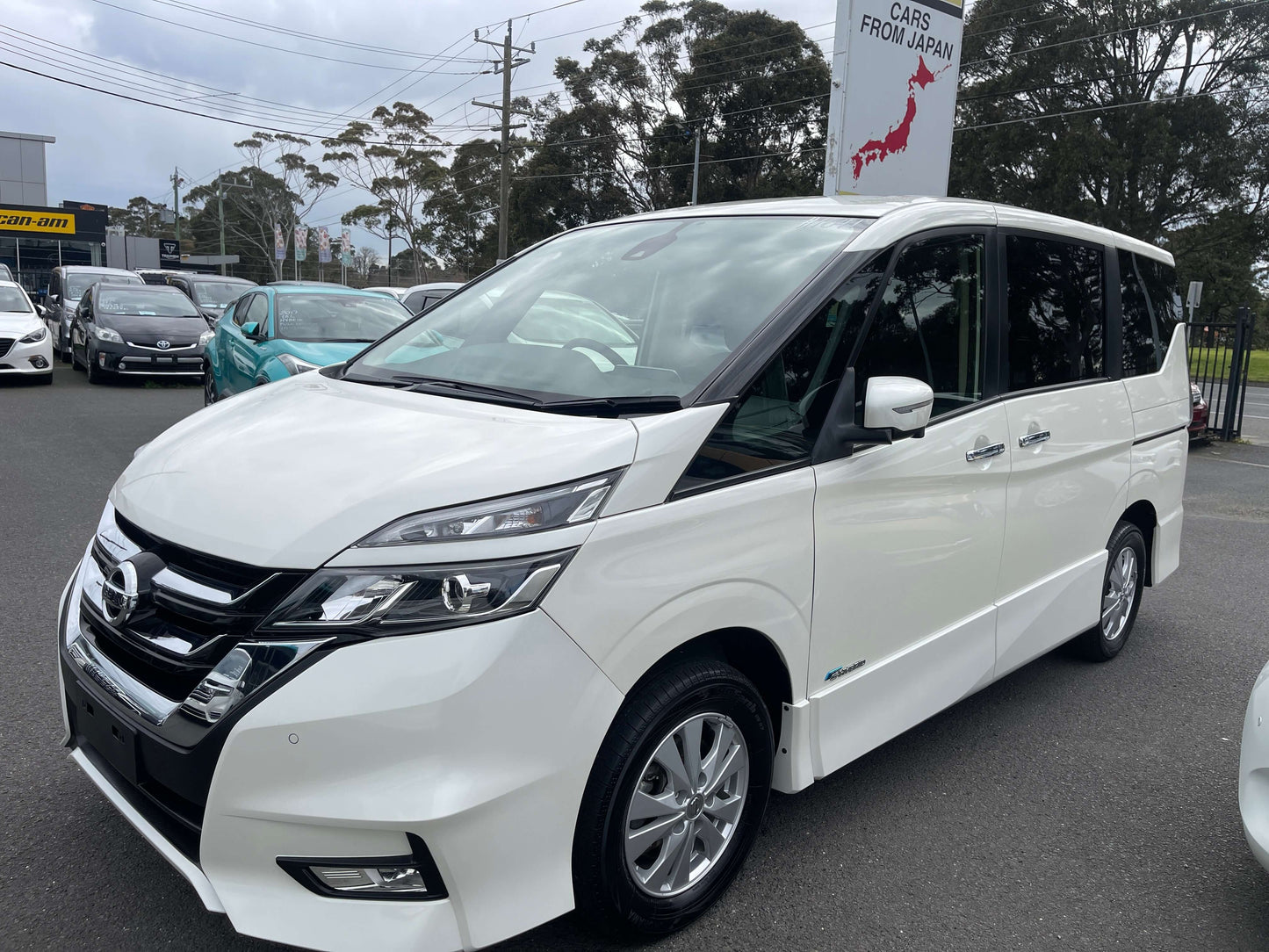 2016 Nissan Serena 2.0L 4WD S-Hybrid ProPilot Edition in white from the front angle, showcasing modern design features.