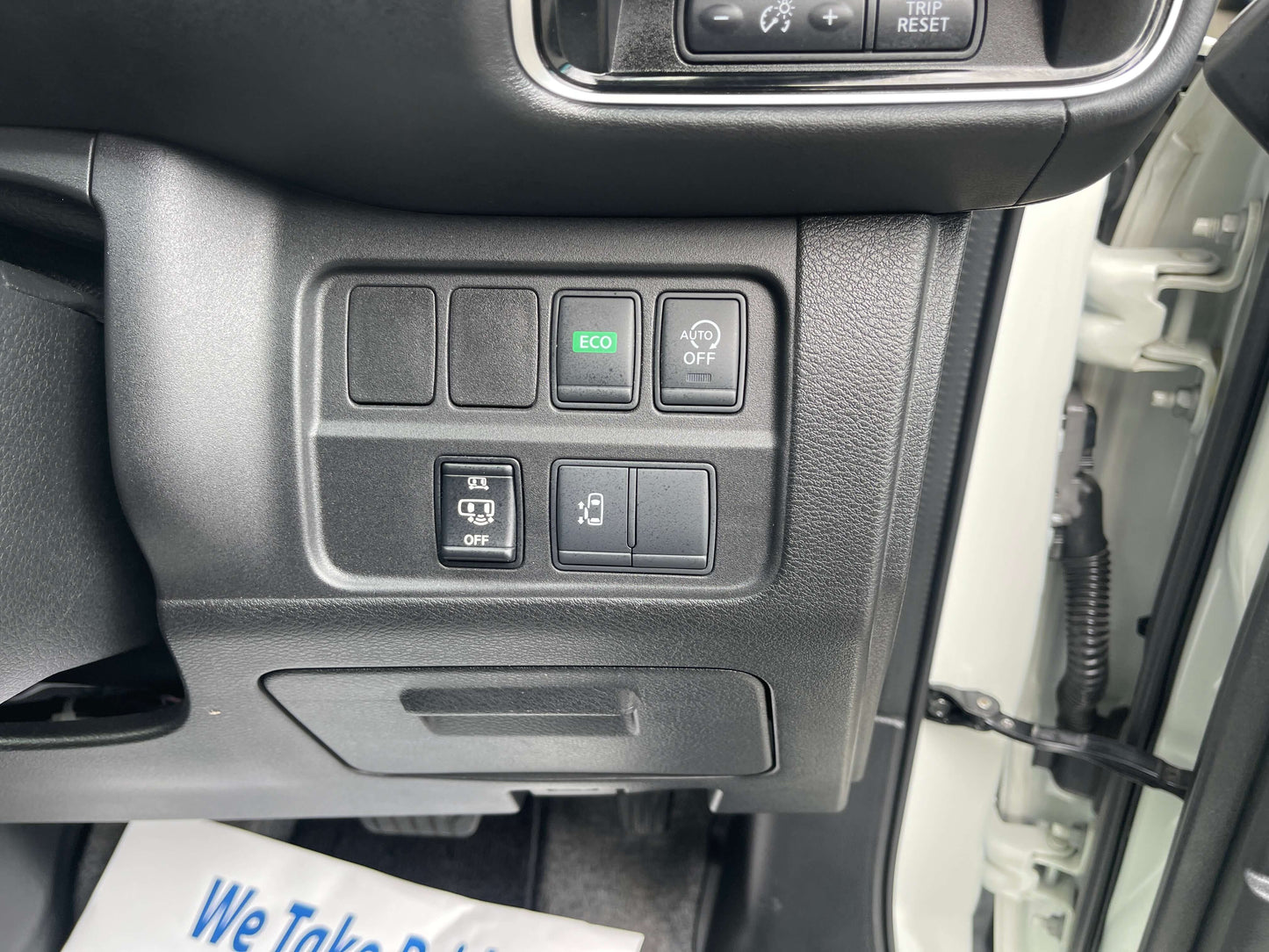 Control panel showing buttons for eco mode and other features in a 2016 Nissan Serena.