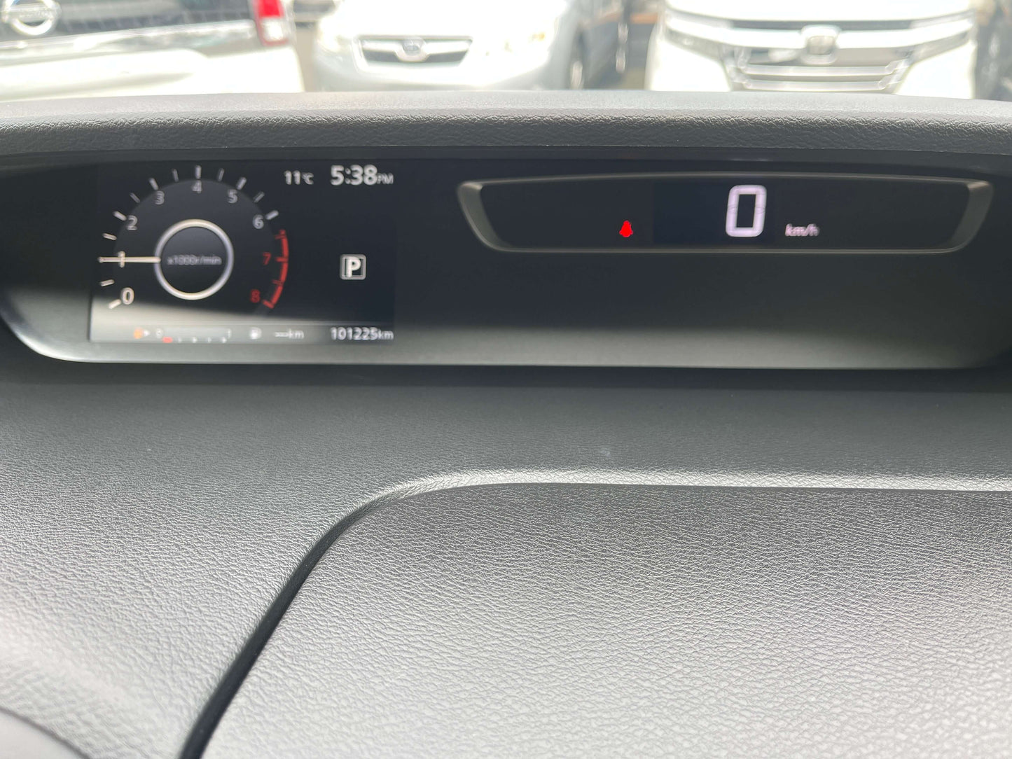 Dashboard display of a 2016 Nissan Serena showing time, mileage of 101229 km and speedometer at 0 km/h.