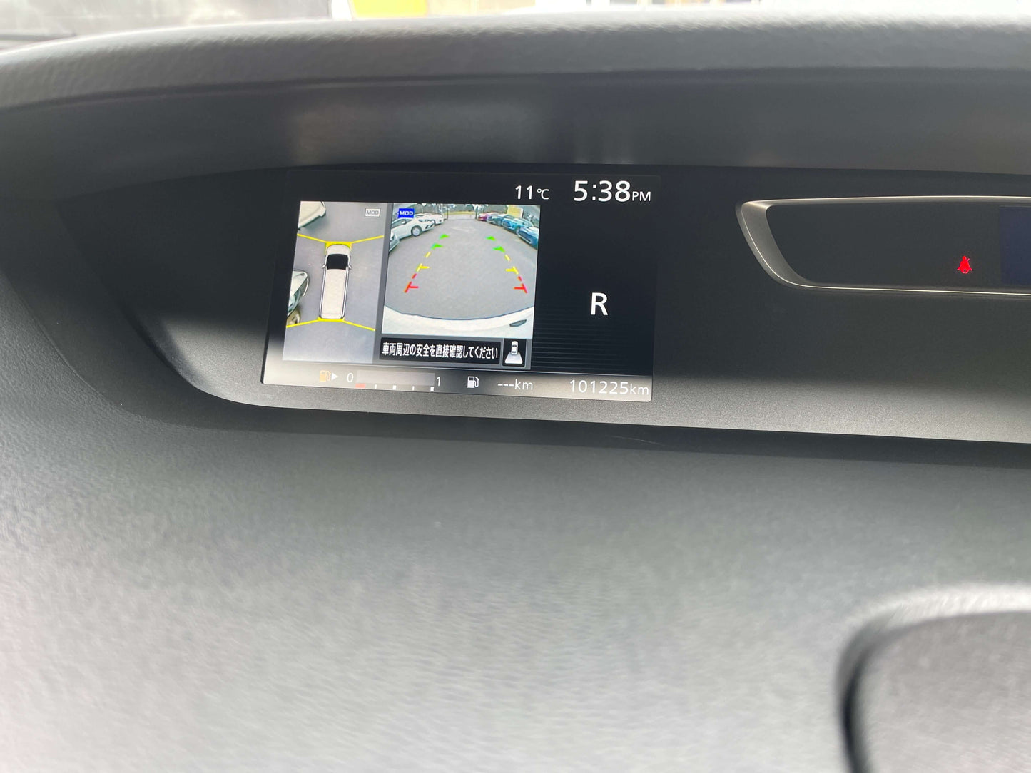 Rearview camera display of 2016 Nissan Serena showing surroundings for parking assistance.