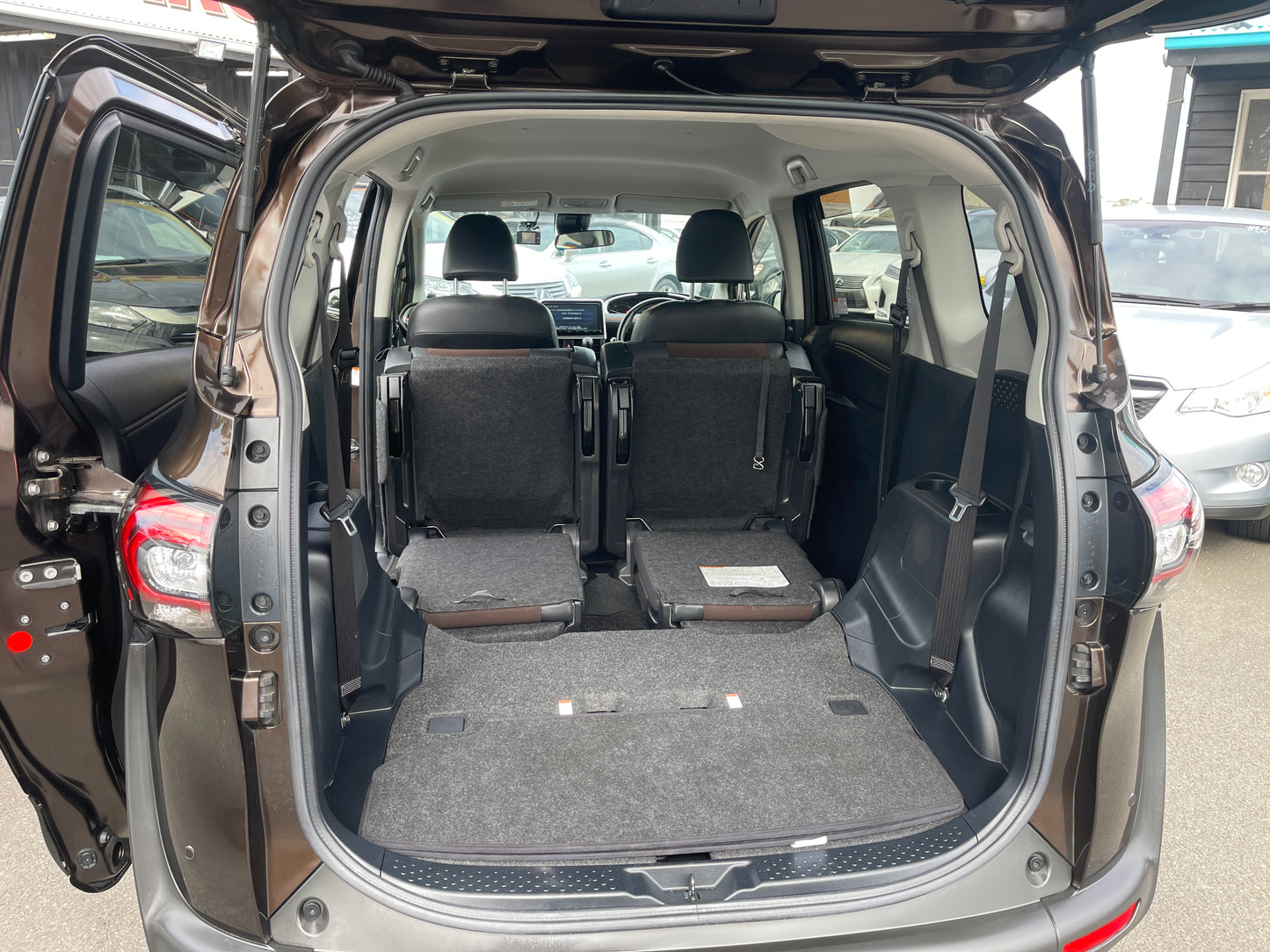 2021 Toyota Sienta Hybrid 1.5 G Cuero Package 7 seater, VIN 6ZZMNHP1707239576 (#9576)