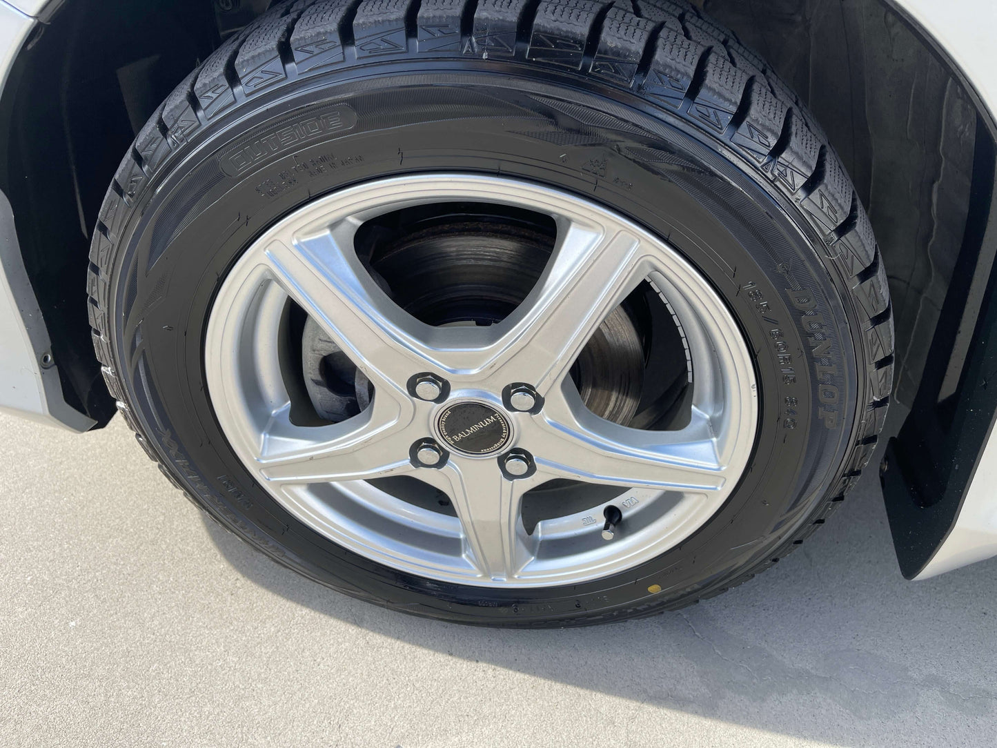 2015 Honda Grace 1.5 Hybrid tire and alloy wheel, showcasing high-performance design and durability.