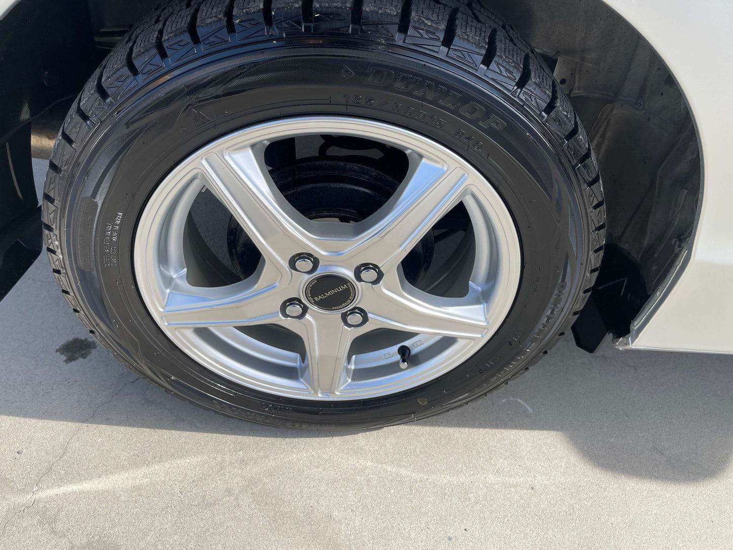 2015 Honda Grace 1.5 Hybrid wheel with alloy rims and tire, showcasing sleek design and performance.