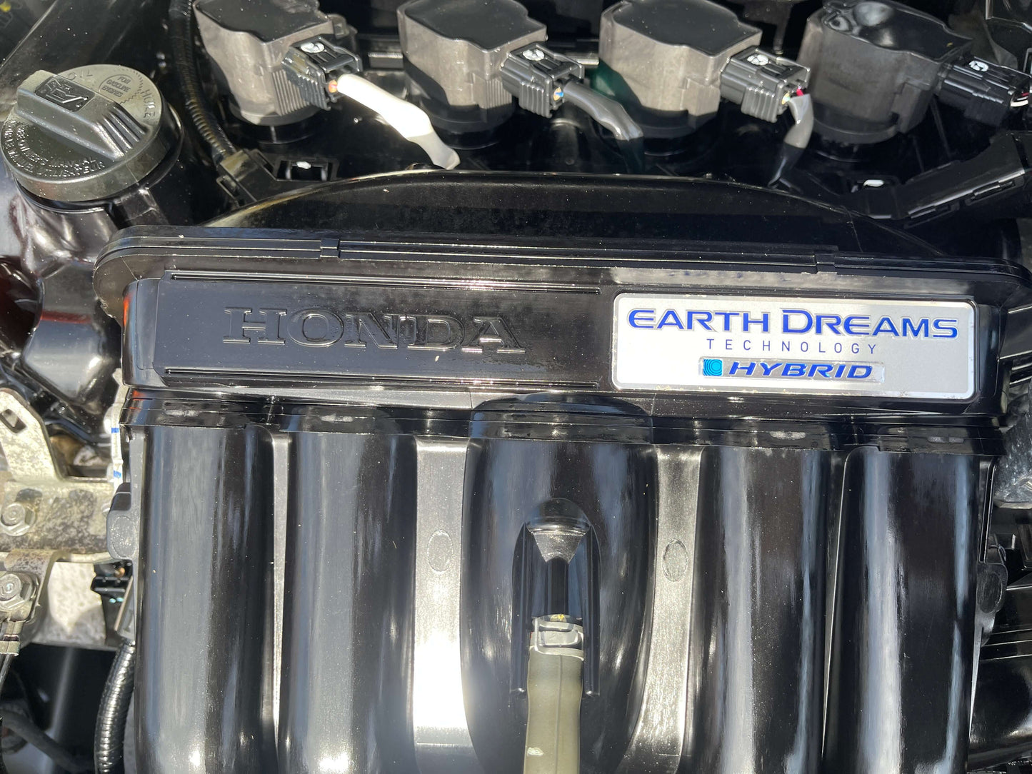 2015 Honda Grace 1.5 Hybrid engine featuring Earth Dreams Technology hybrid system for enhanced fuel efficiency.