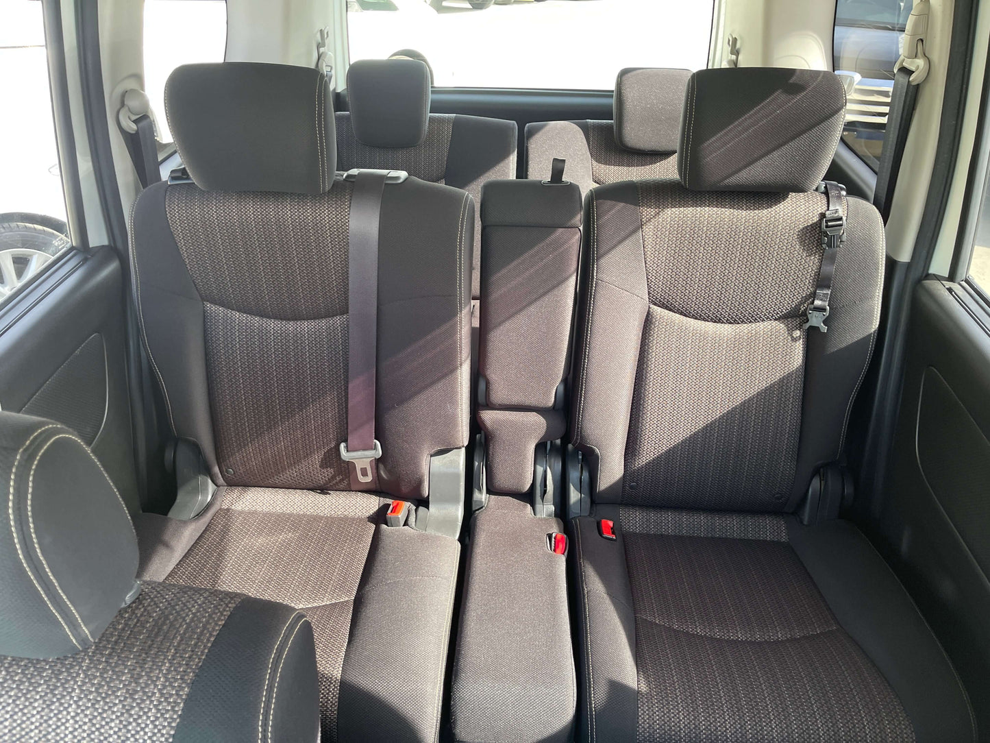 Interior view of 2016 Nissan Serena 2.0L S-Hybrid Highway Star showcasing spacious seating for 8 passengers.