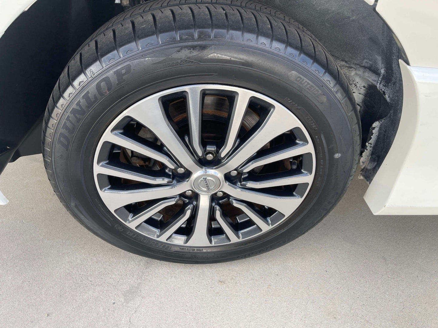 2016 Nissan Serena 2.0L S-Hybrid Highway Star wheel and tire close-up, showcasing modern design and performance.