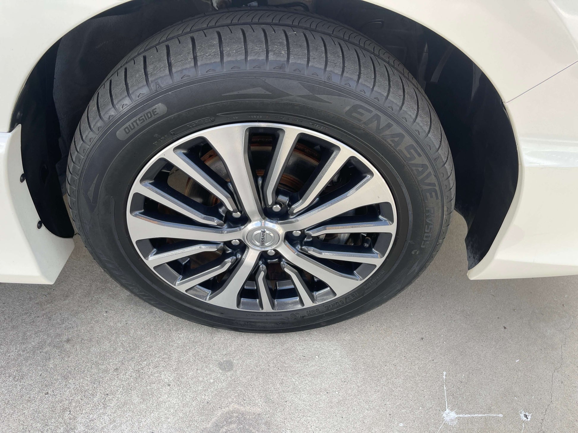 2016 Nissan Serena wheel and tire showing sleek design and good condition for family MPV.