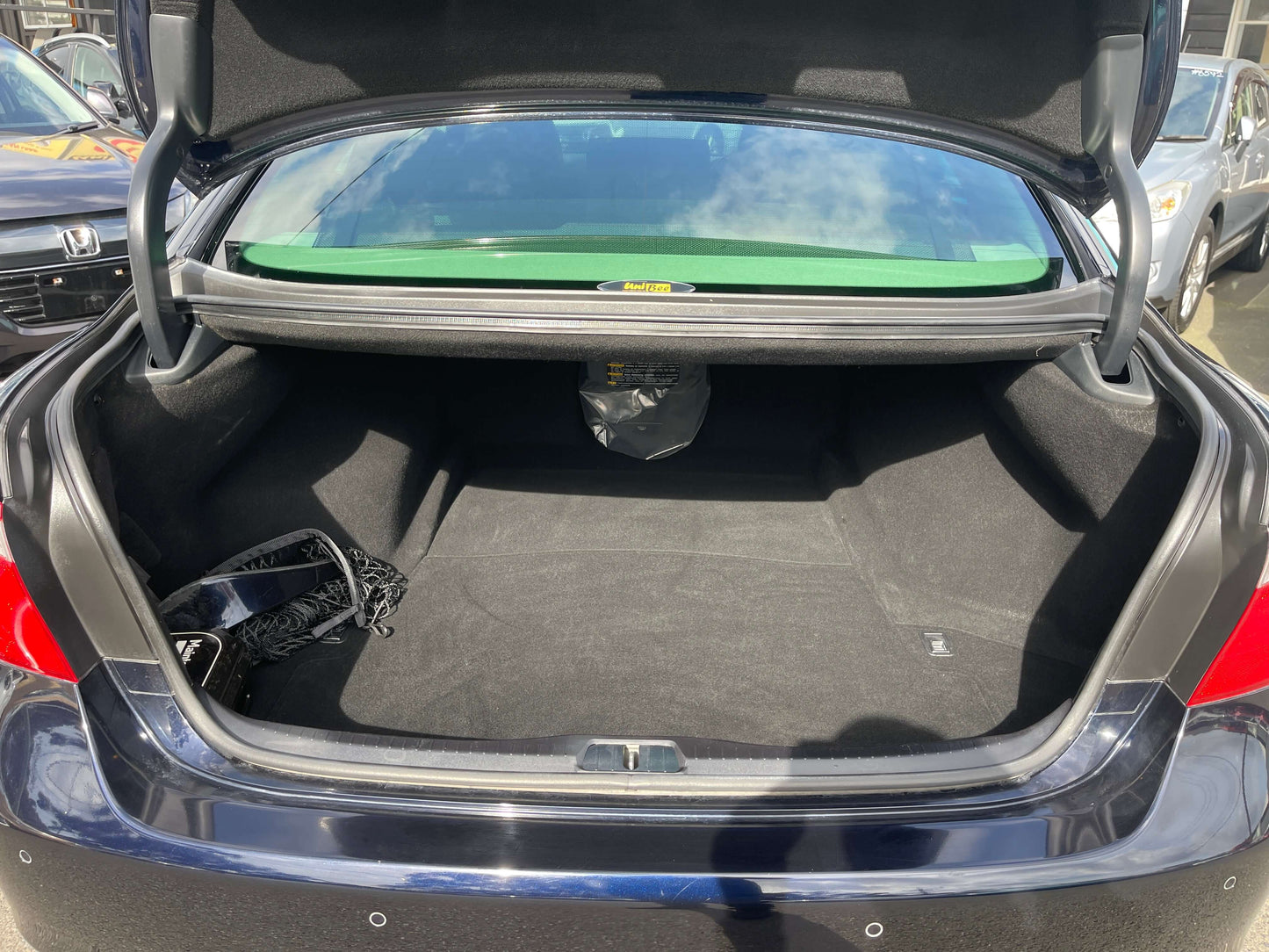 2006 Lexus LS460 V8 4.6L trunk space with clean and spacious interior