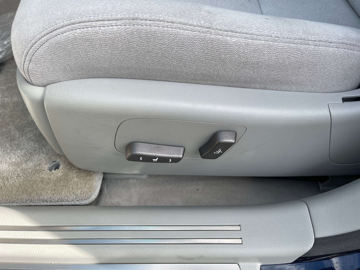 2006 Lexus LS460 V8 4.6L premium luxury sedan seat adjustment controls
