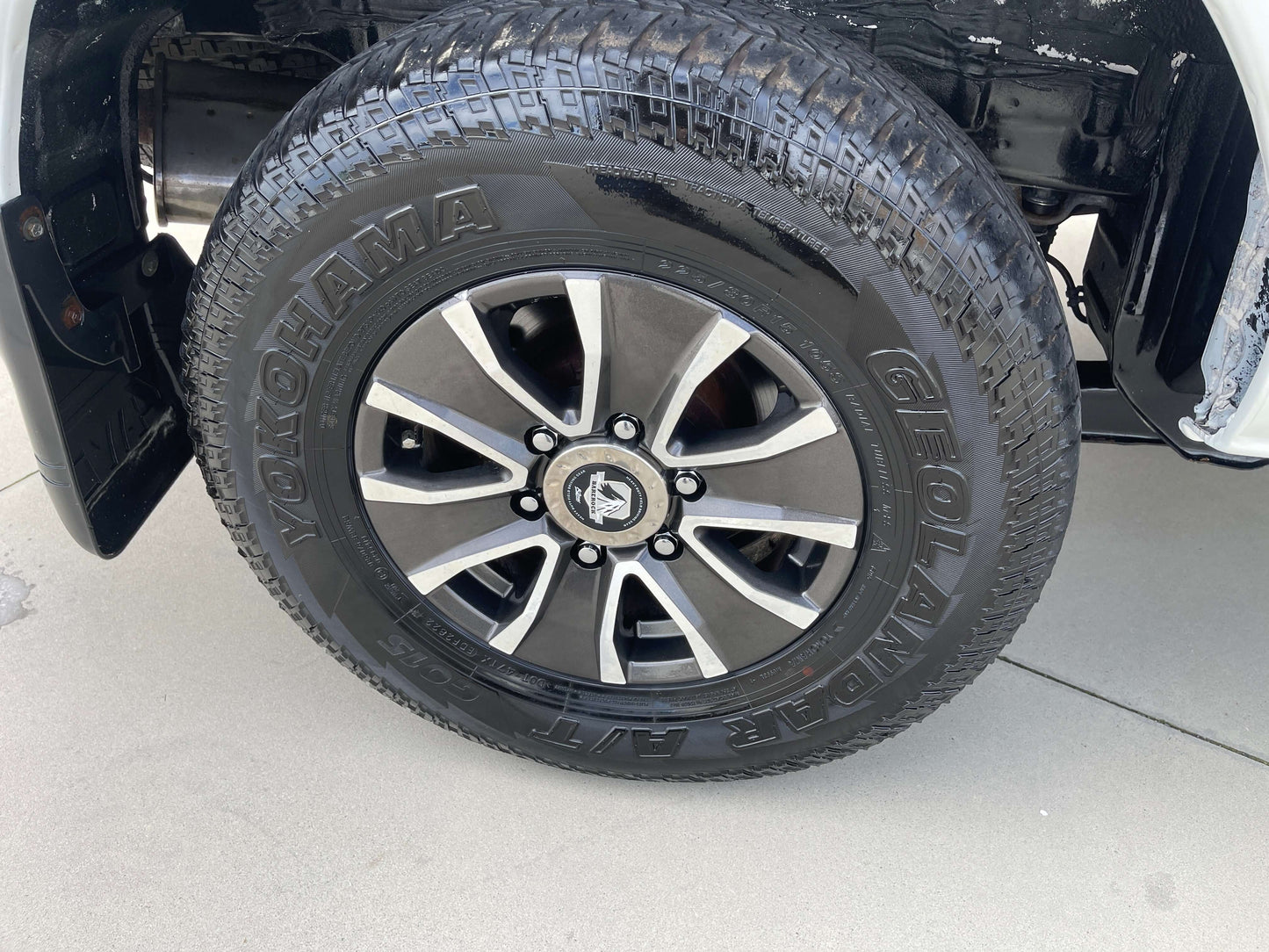2006 Mitsubishi Delica V6 3.0L 4WD Active Field edition wheel with Yokohama Geolandar A/T tire