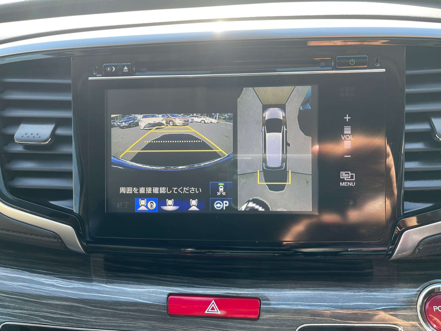 2016 Honda Odyssey 2.0 Hybrid dashboard display showing rearview camera and parking guidelines.