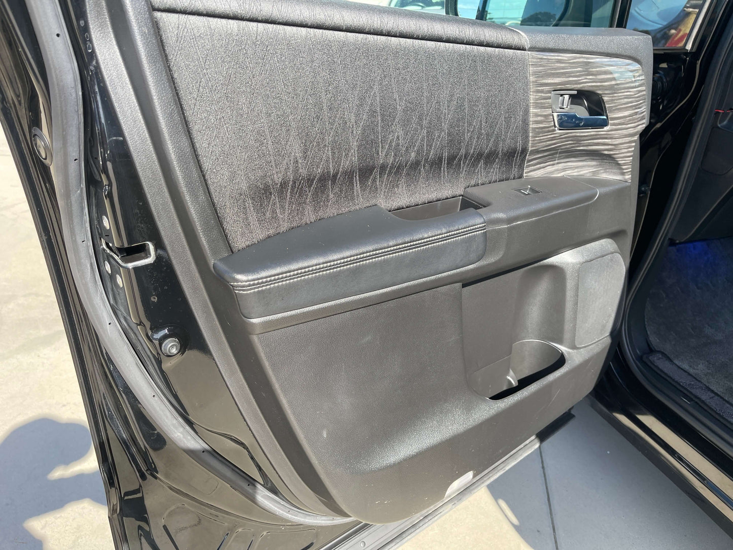 2016 Honda Odyssey 2.0 Hybrid driver side door interior featuring stylish trim and handle.