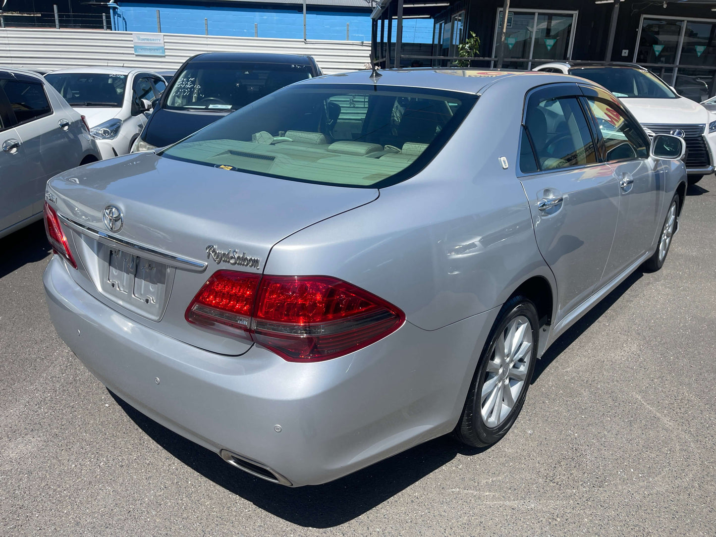 2008 Toyota Crown V6 3.0L Royal Saloon Luxury Sedan, silver exterior with stylish rear design, low mileage.