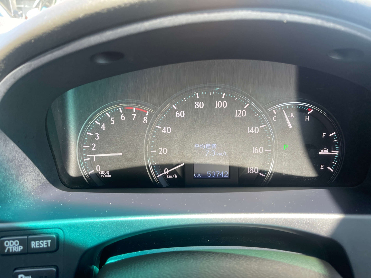 2008 Toyota Crown V6 3.0L dashboard showing mileage of 53734 km and speedometer readings.
