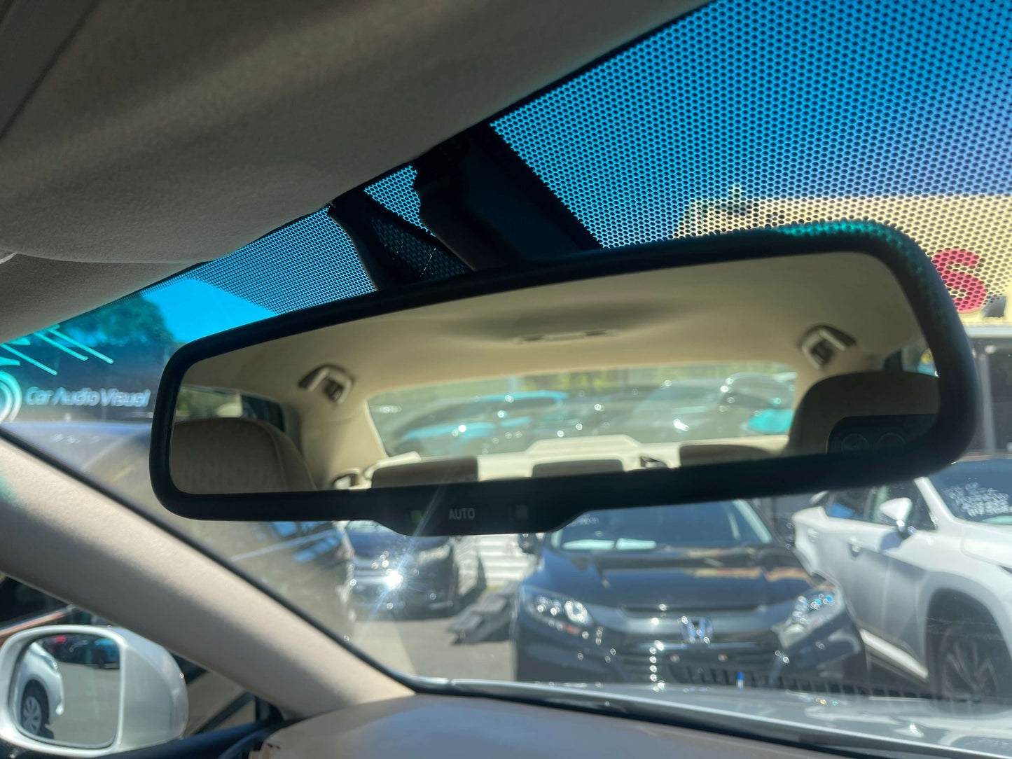 Interior view of a car's rearview mirror with a reflection of cars behind, showcasing the 2008 Toyota Crown V6 3.0L.