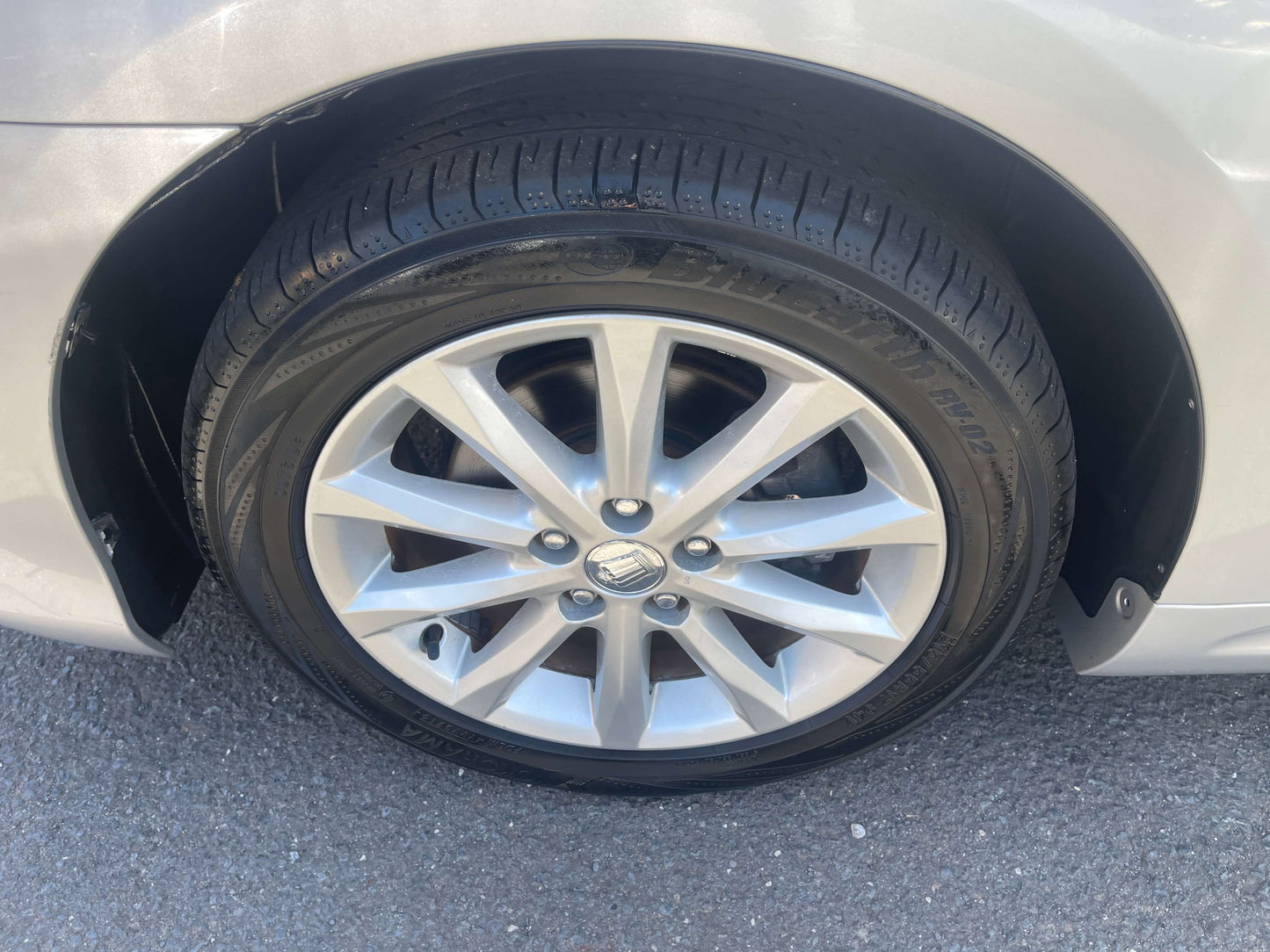 2008 Toyota Crown V6 3.0L Royal Saloon luxury sedan wheel and tire close-up.