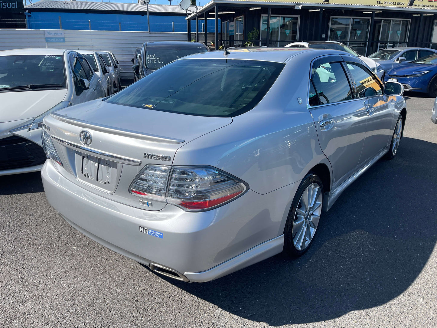 2009 Toyota Crown V6 3.5L Hybrid luxury sedan in silver color, showcasing its stylish rear design, VIN 6ZZ9GWS2040011287.