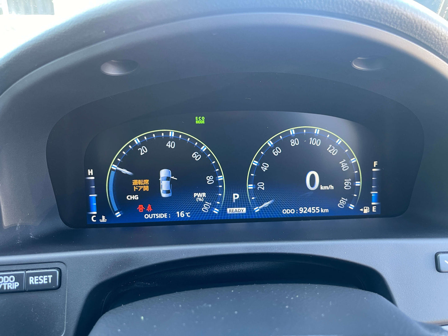 Dashboard display of 2009 Toyota Crown V6 3.5L Hybrid showing speedometer and fuel levels at 92455 km.