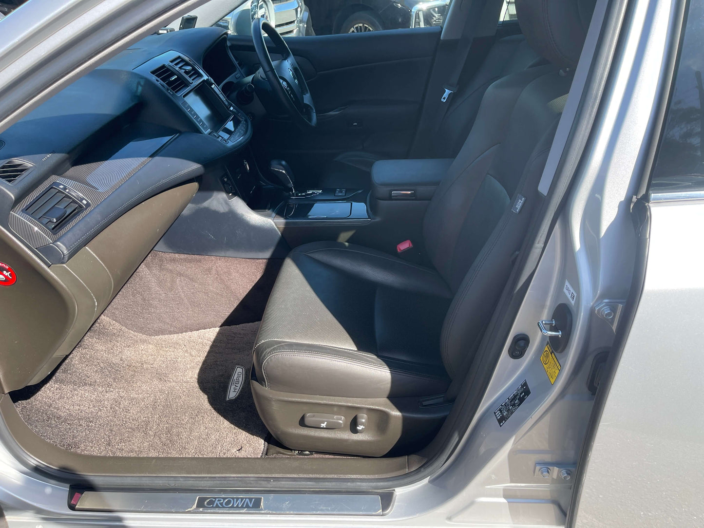 Interior of the 2009 Toyota Crown V6 3.5L Hybrid showing seats and dashboard.
