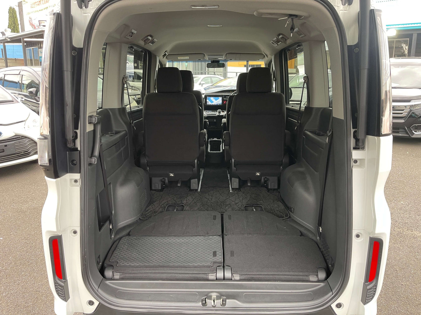 Interior view of the 2018 Honda Honda Stepwgn 2.0 Spada Hybrid showing spacious seating with 7 seats available.