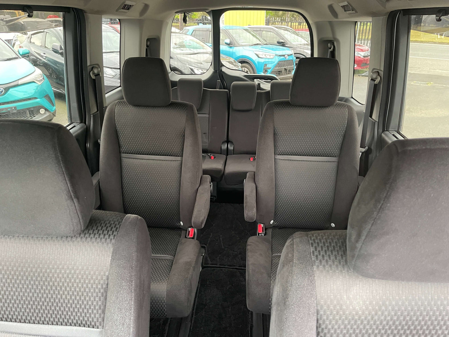 Interior view of 2018 Honda Honda Stepwgn 2.0 Spada Hybrid, showing spacious seating for 7 passengers.
