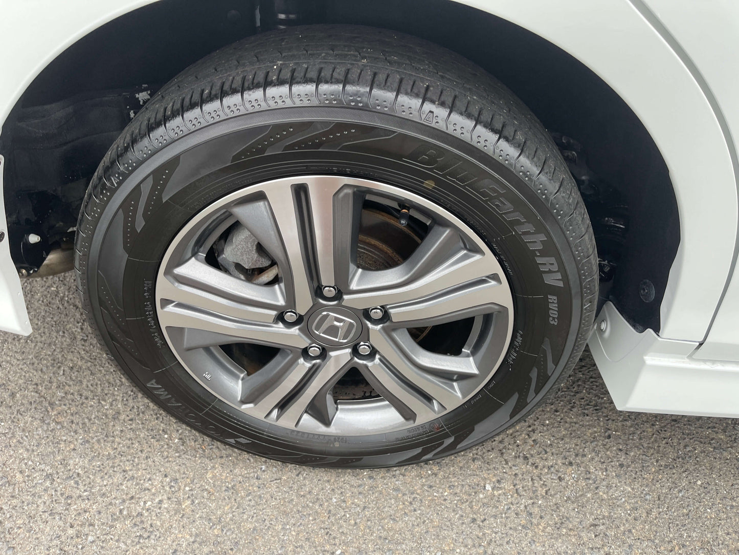 2018 Honda Honda Stepwgn 2.0 Spada Hybrid wheel close-up showing alloy rim and tire detail