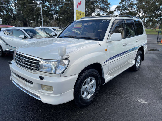 1998 Toyota Land Cruiser 100 VX Limited Full Options, white SUV parked outdoors.