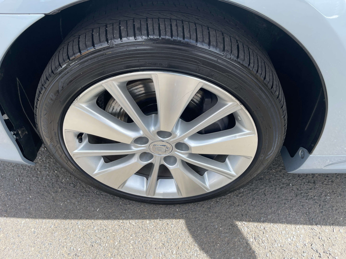Close-up of the alloy wheel on a 2009 Toyota Crown V6 3.5L Hybrid Luxury Sedan, showcasing its stylish design.