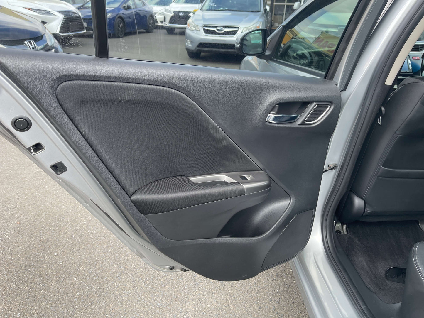 Interior view of 2015 Honda Grace 1.5 Hybrid EX door panel showcasing modern design and features.