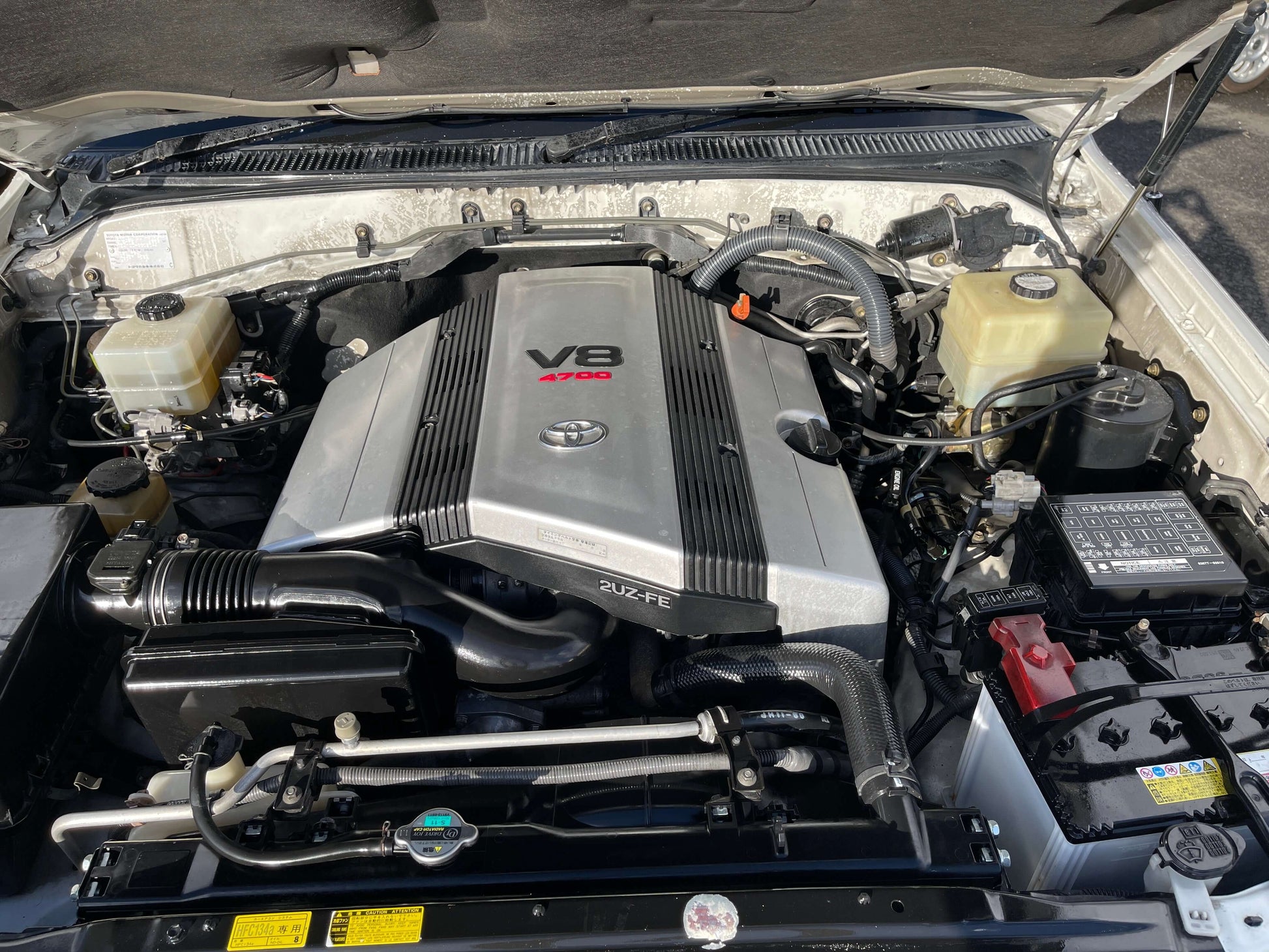 Engine compartment of the 1998 Toyota Land Cruiser 100 VX Limited featuring the V8 4.7L engine.