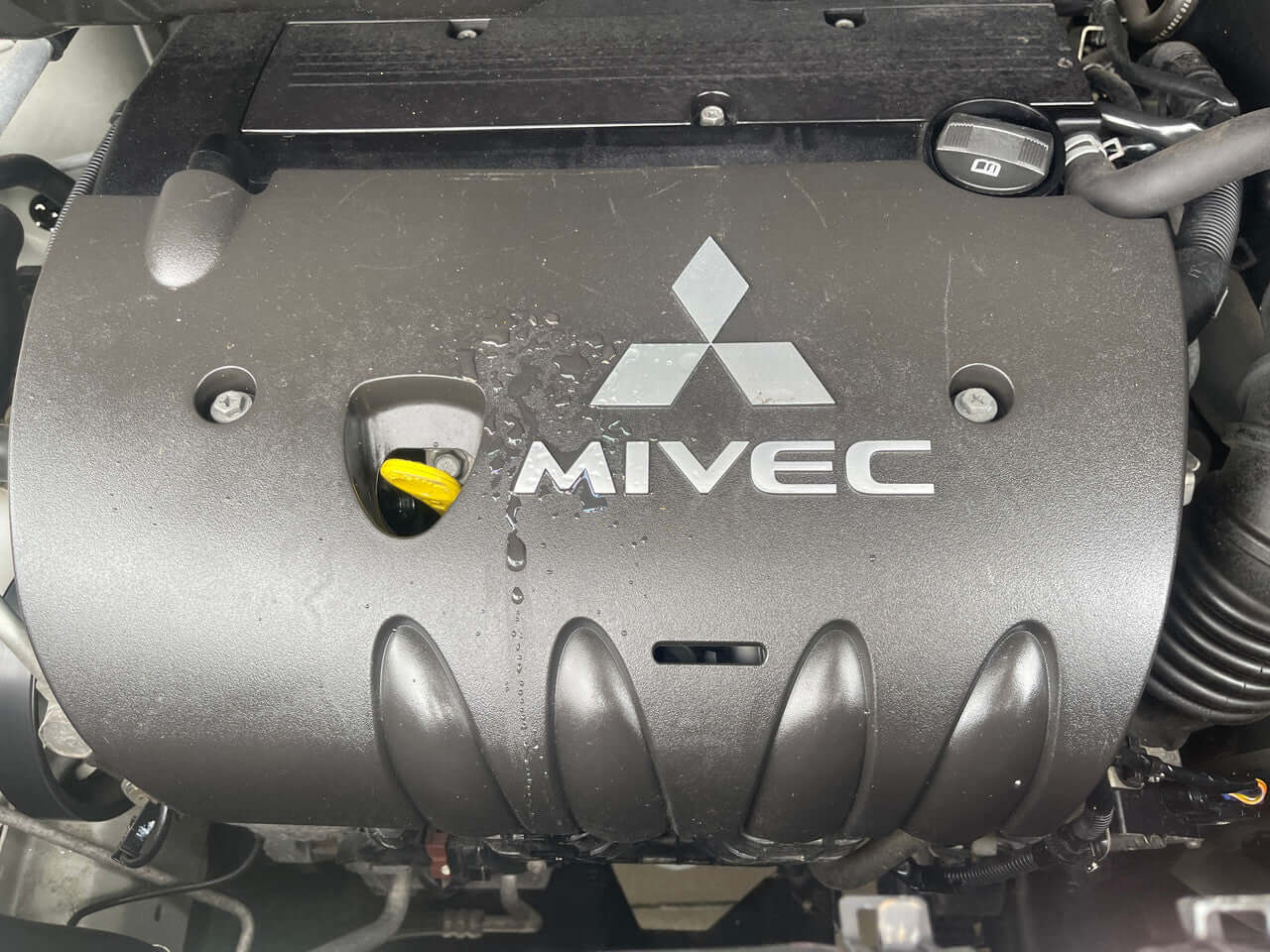 Engine compartment of 2007 Mitsubishi Delica D5 2.4L 4WD featuring MIVEC technology.