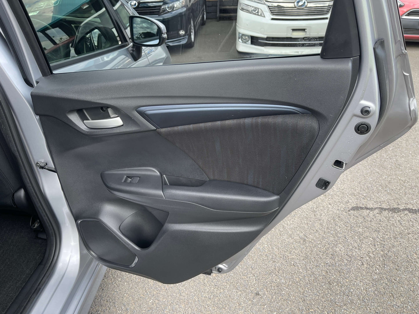 Interior image showing the driver's side door of a 2019 Honda Shuttle 1.5L 4WD Hybrid, featuring modern design and controls.