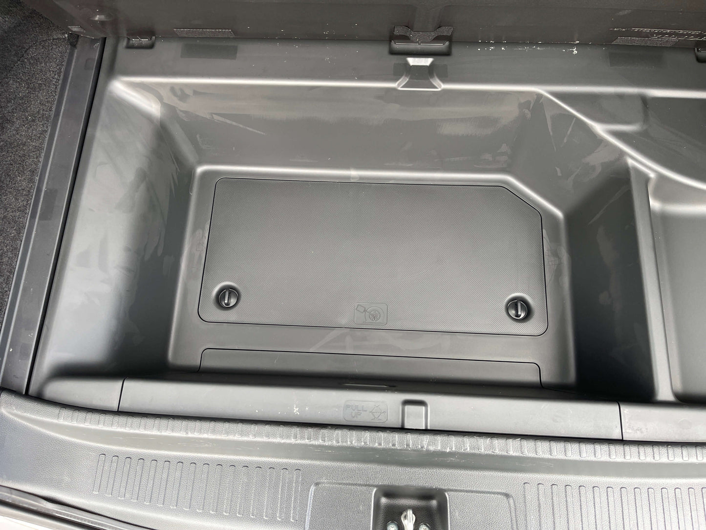 Interior storage compartment of the 2019 Honda Shuttle 1.5L 4WD Hybrid X Honda Sensing Edition.