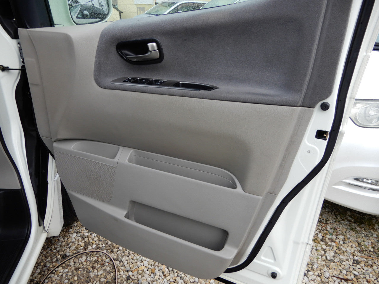 2003 Nissan Elgrand V6 3.5L  Highway Star Premium, VIN 6U900000E51020747 (#0747)